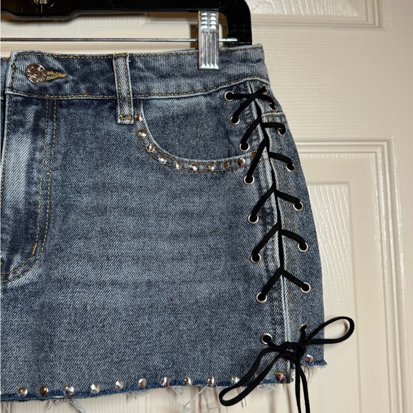 Edikted feminine denim short skirt with ties on side - Picture 4 of 10